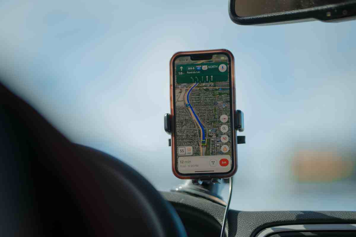 telefono smartphone auto navigatore dispositivo