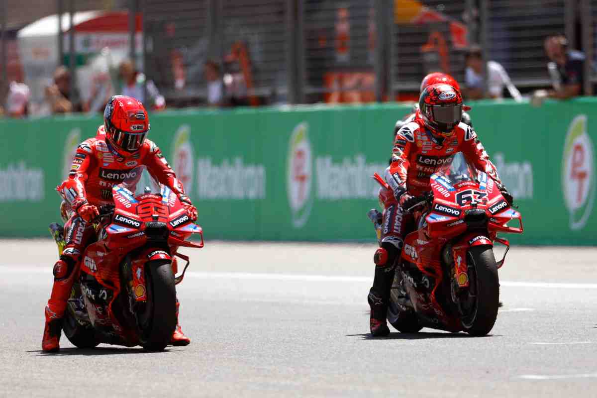 Pecco Bagnaia e Marc Marquez alla partenza di un GP