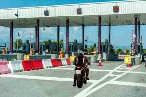 Moto, arriva la stangata: si dovrà pagare il pedaggio