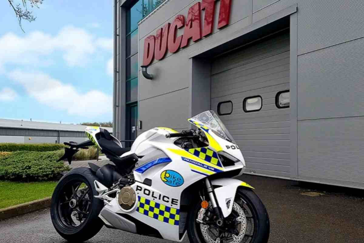 La moto Ducati della Polizia inglese