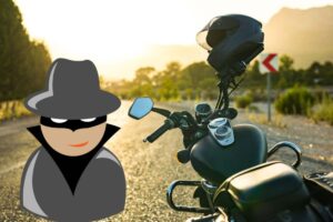 Una moto parcheggiata e il disegno di un ladro