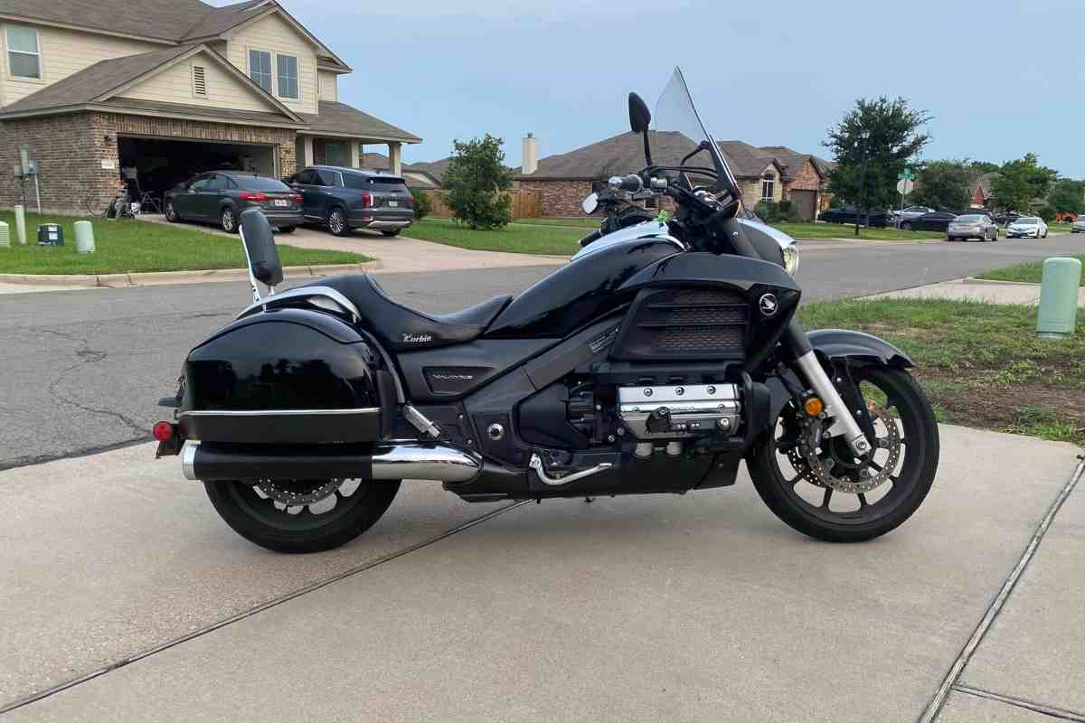 Honda Valkyrie parcheggiata