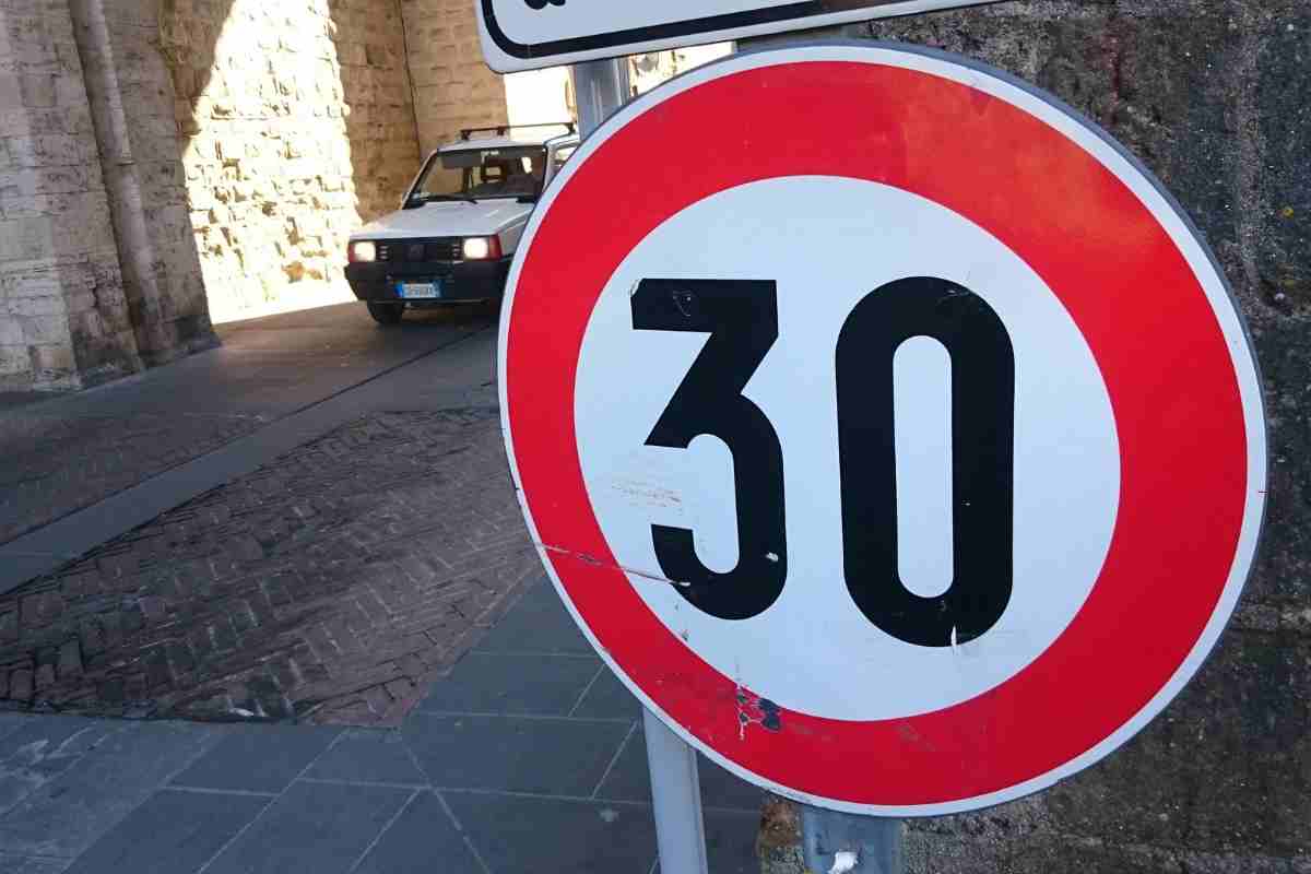 Limite di velocità a 30 km orari