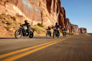 Moto Triumph in strada