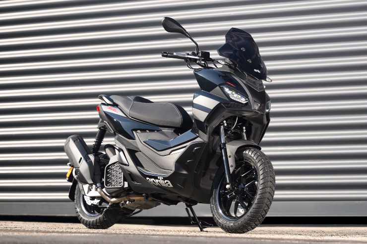 Aprilia SR GT 125 scooter 125 autostrada