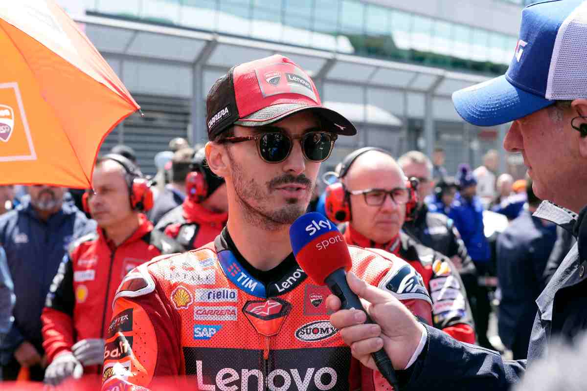 Bagnaia durante un'intervista con Sky Sport