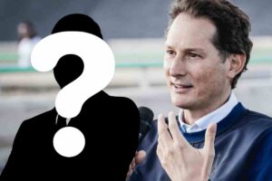 john elkann sagoma punto di domanda