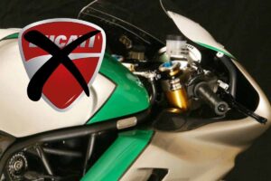 Ducati umiliata, questa moto ha la potenza di 2 Panigale: super motore per lei