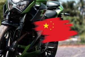 QJ Motor SRK900 hypernaked Cina