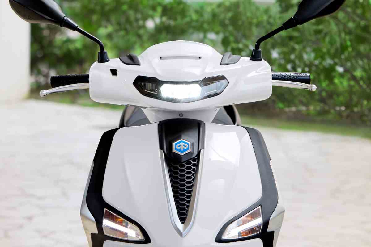 piaggio scooter