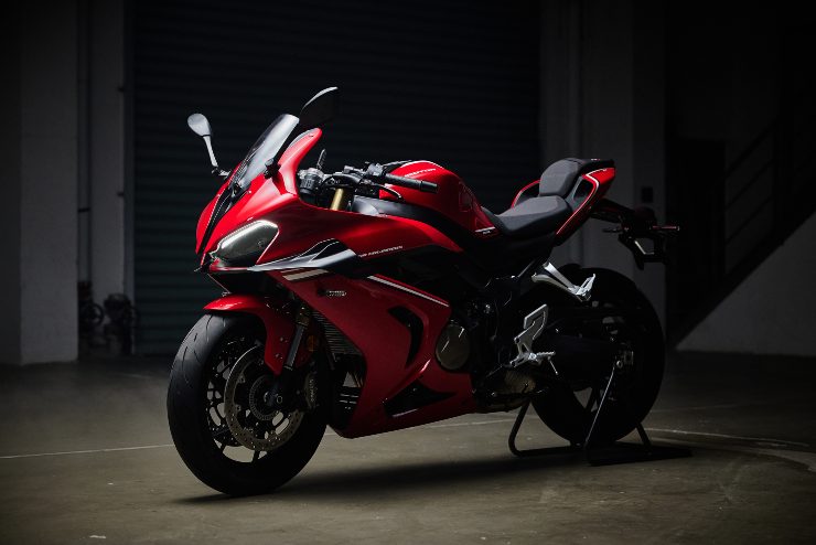 QJ Motor SRK800RR sportiva Ducati BMW