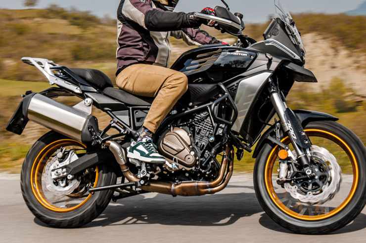 QJ Motor SRT 700 SX S novità moto crossover