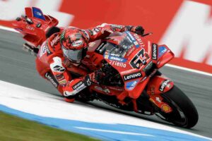 Bagnaia in pista con la sua Ducati