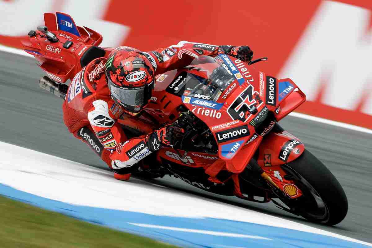Bagnaia in pista con la sua Ducati