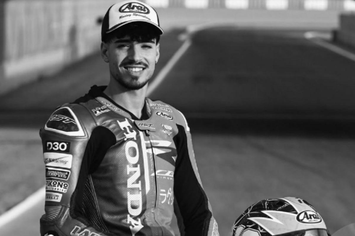 Borja Gomez sorridente in pista