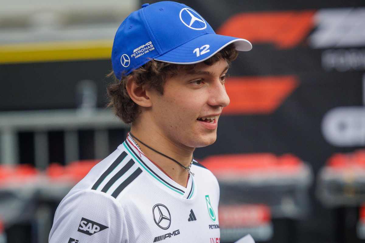 Kimi Antonelli con la divisa Mercedes