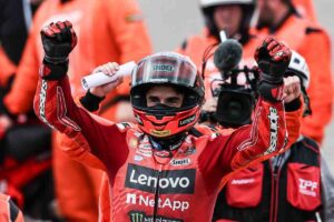 Marc Marquez festeggia dopo una vittoria