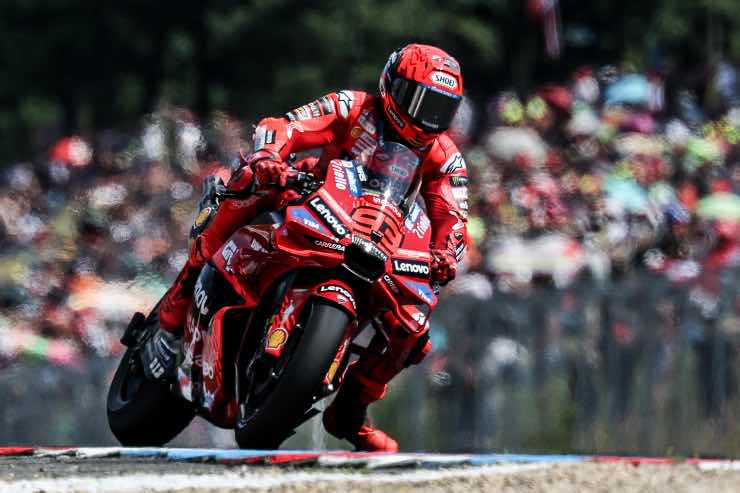 Marc Marquez ripresa da Valentino Rossi la gestione