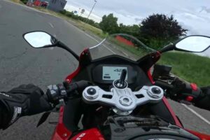 QJMotor SRK 800 in strada