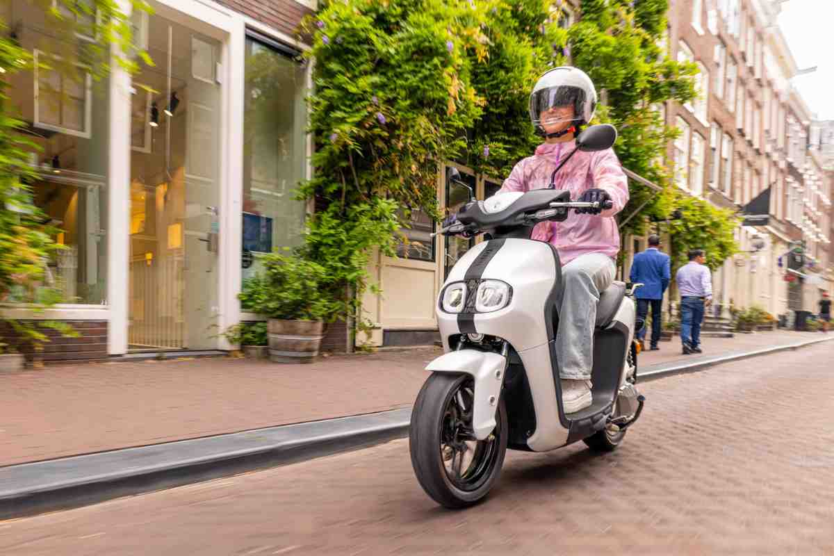 Yamaha sfida Vespa