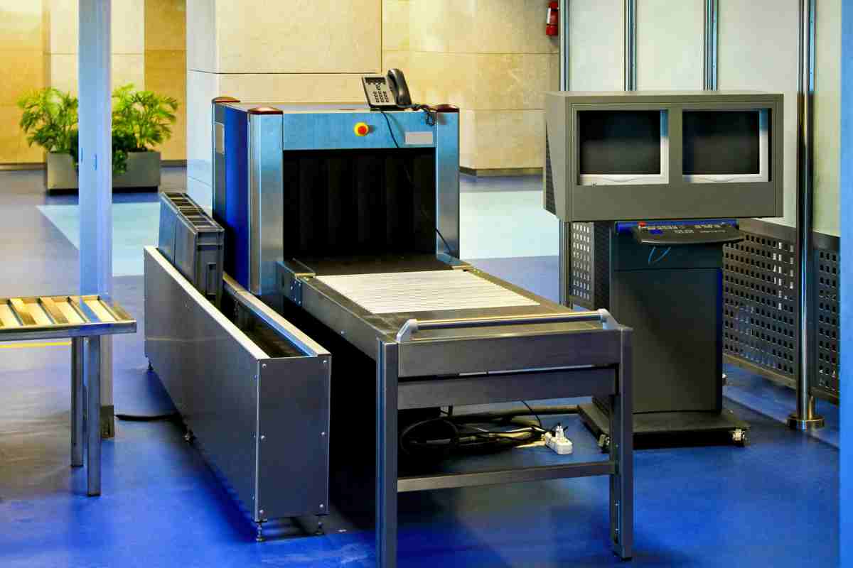 aeroporto scanner metaldetector