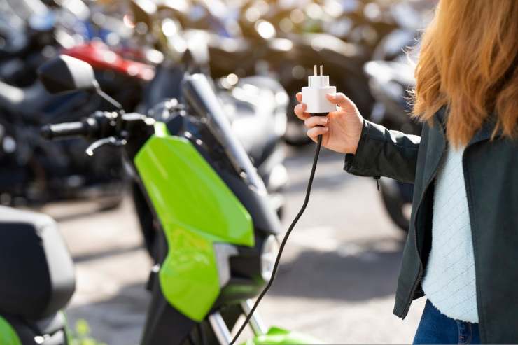 Moto elettrica incentivi crollo vendite