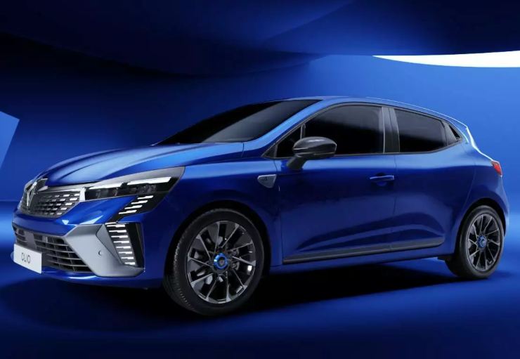 Renault Clio novità auto elettrica benzina