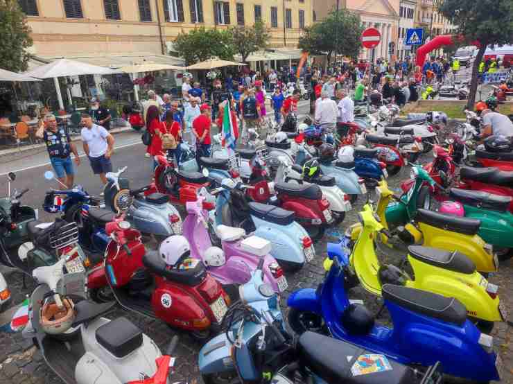 Vespa scooter novità 80 anni