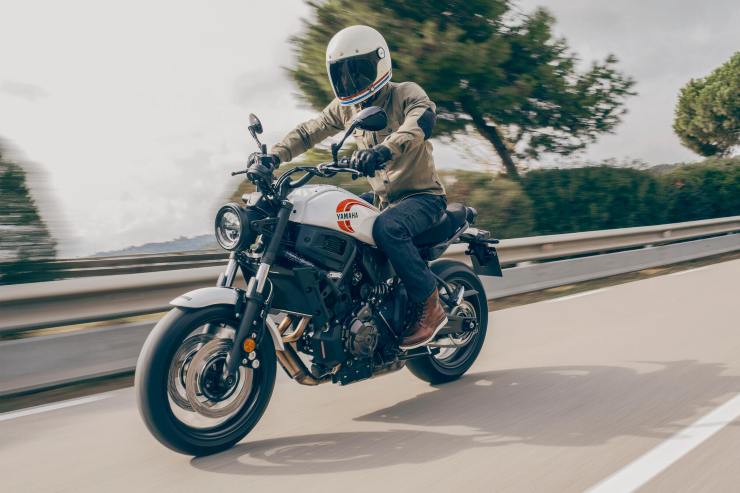 Ducati Scrambler Yamaha XSR 700 moto