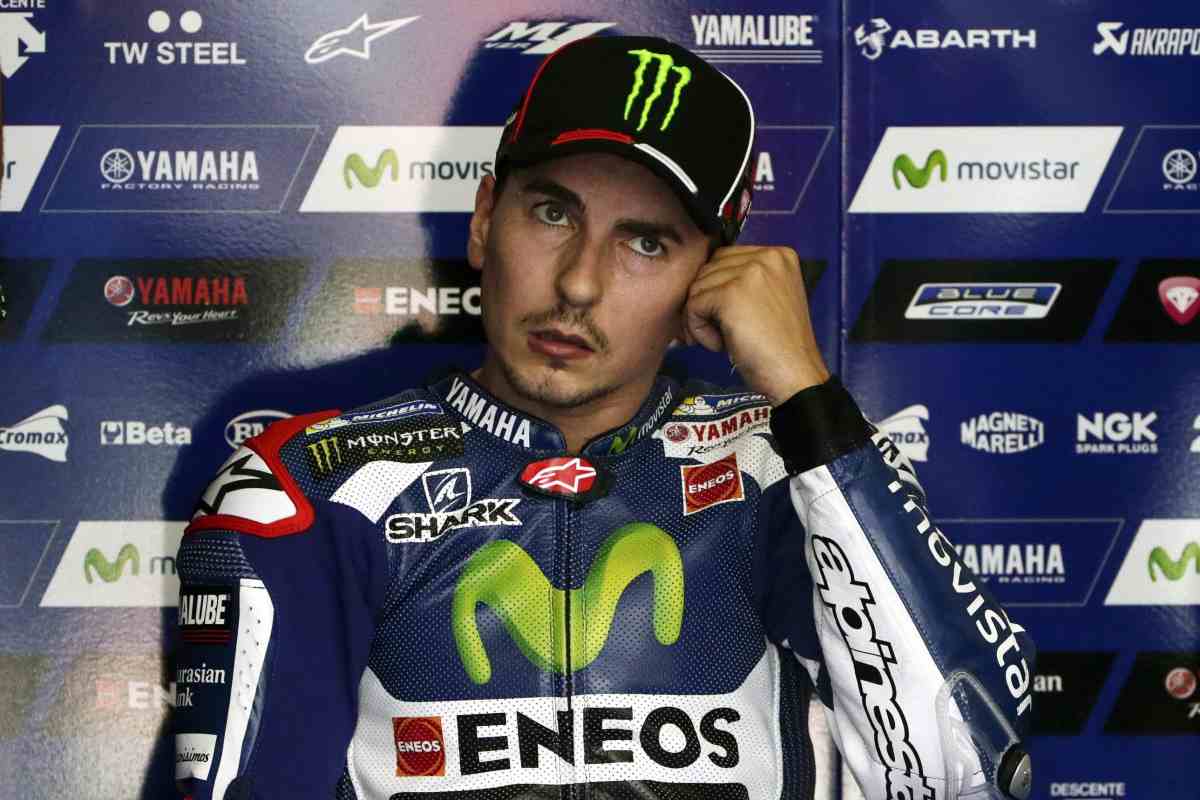 Jorge Lorenzo nel box della Yamaha