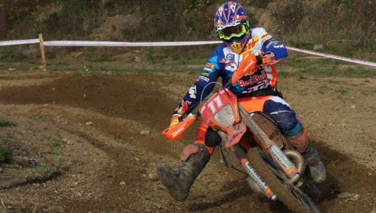 Una KTM in azione su sterrato