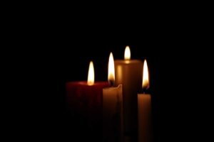 Candele in segno di lutto