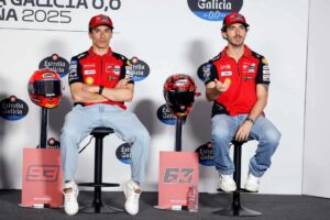 Marc Marquez e Pecco Bagnaia durante una conferenza
