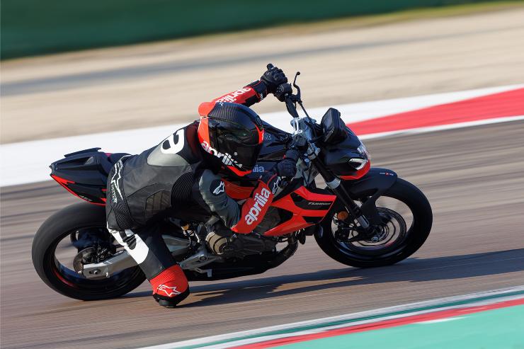 Aprilia Tuono 457 novità moto