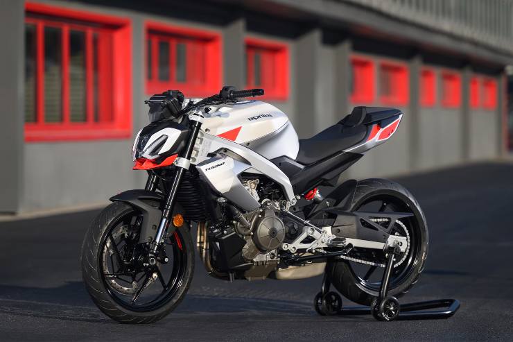Aprilia Tuono 457 moto concessionaria furto