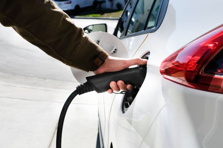 Auto elettrica novità Stellantis chiusura