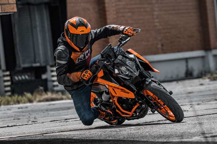 KTM 390 Duke moto occasione assicurazione