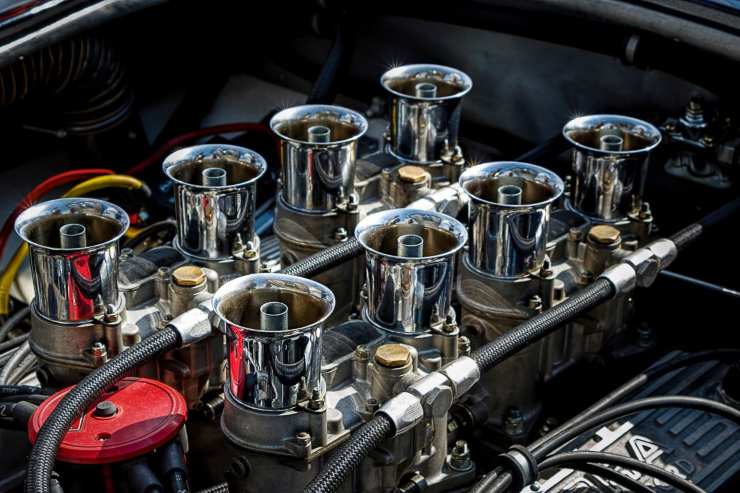 Motore V8 novità Stellantis Filosa termico