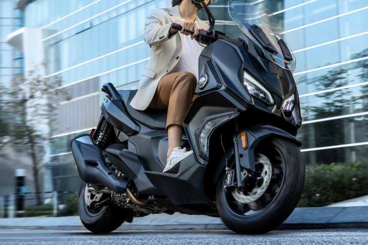 QJ Motor Fort 4.0 scooter Cina