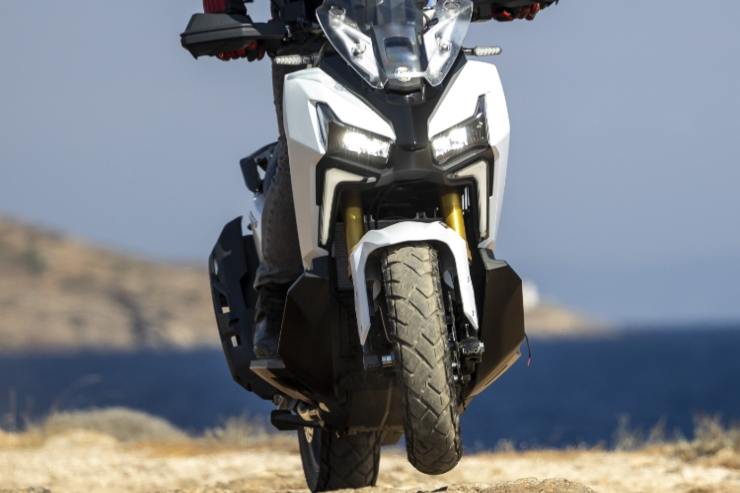 SYM Adx TG 400 Yamaha Tmax scooter