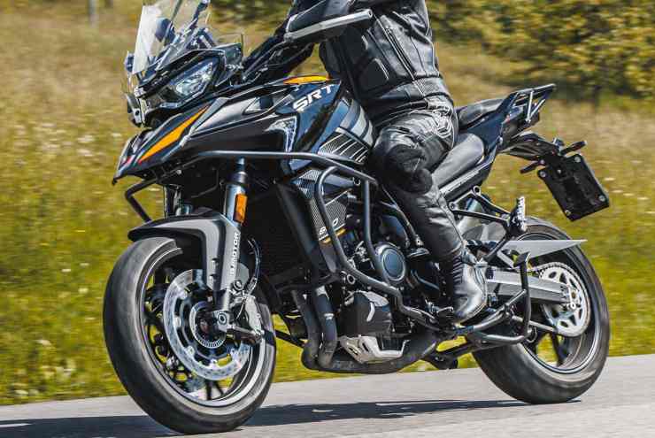 QJ Motor SRT 900 SX anti BMW GS