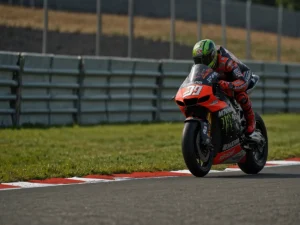 MotoGP 2026: Bezzecchi e Quartararo, i pilastri di Aprilia e Yamaha. Marini in top 5, Márquez fuori dai giochi