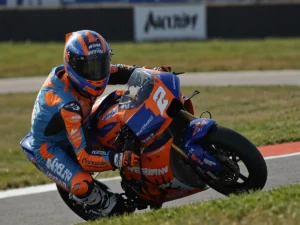 Vinales e Espargarò Fuori Gioco: KTM Tech3 Affronta Jerez con Solo Bastianini, Steiner Corre in Andalusia con un Singolo Pilota
