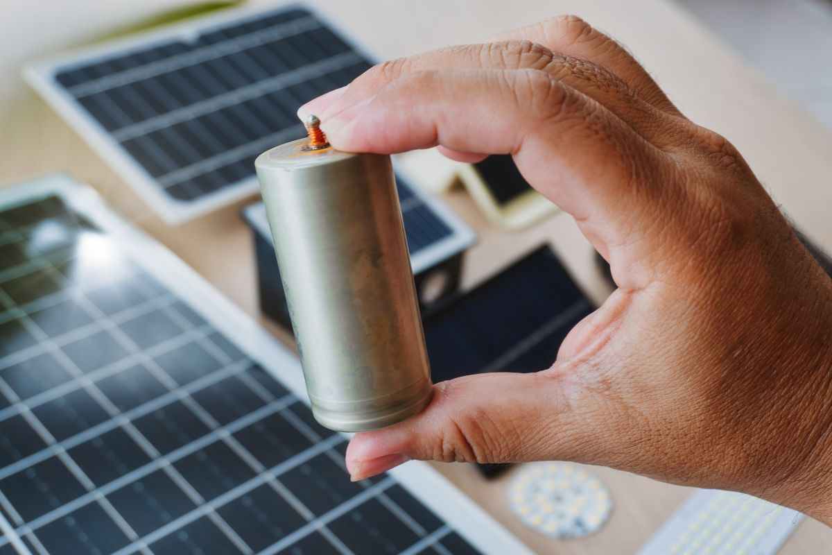 Addio al dominio del litio? La nuova frontiera delle batterie punta tutto sul ferro