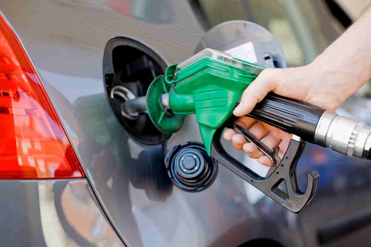 benzina distributore 